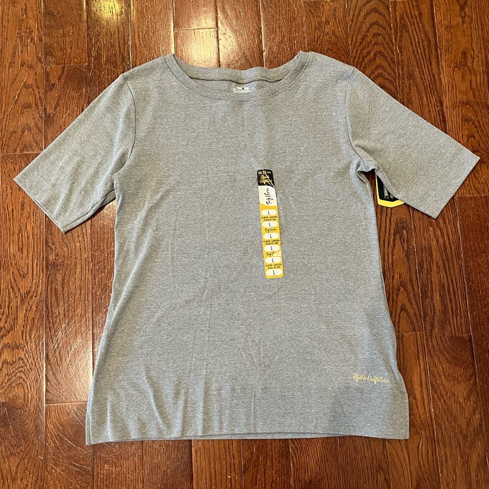 Women’s grey t-shirt. NWT.